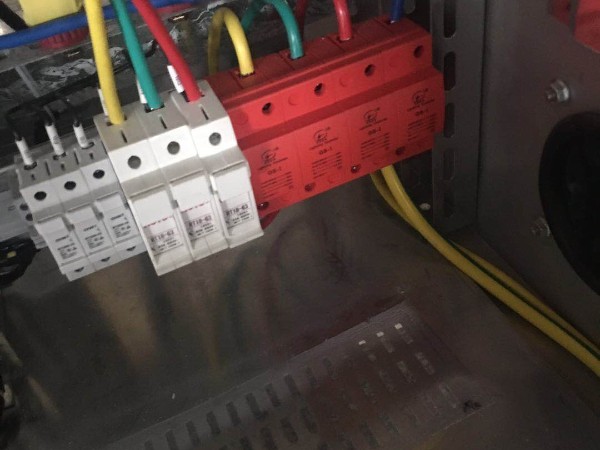 海拔最高的輸變電工程如何選擇國家電網浪涌保護器呢？[杭州光束防雷]